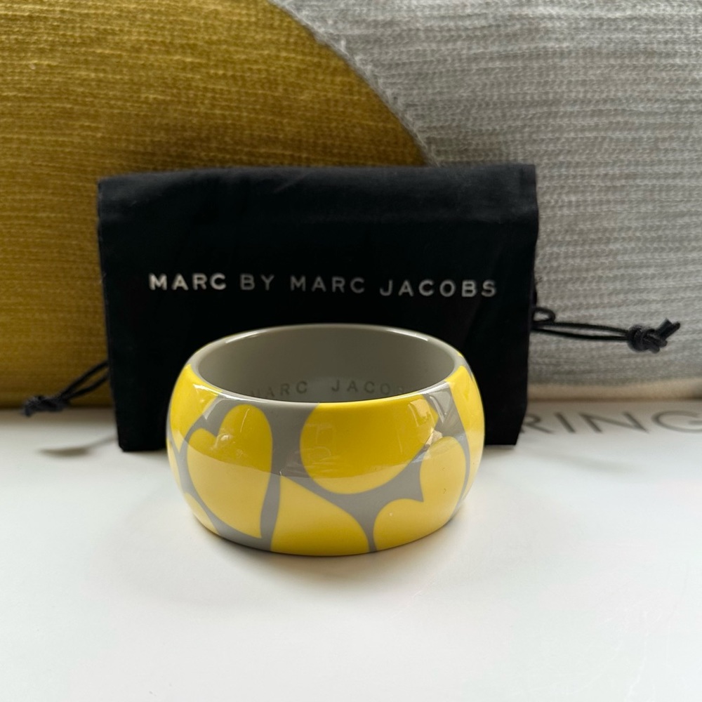 Marc by Marc Jacobs Resin Hearts Bangle-Bracelet (Yellow & Grey-Gray)